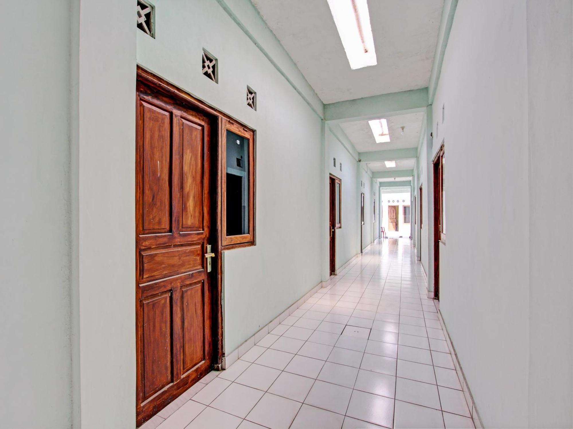 Spot On 93020 Rumah Singgah Ganjuran Bantul Buitenkant foto