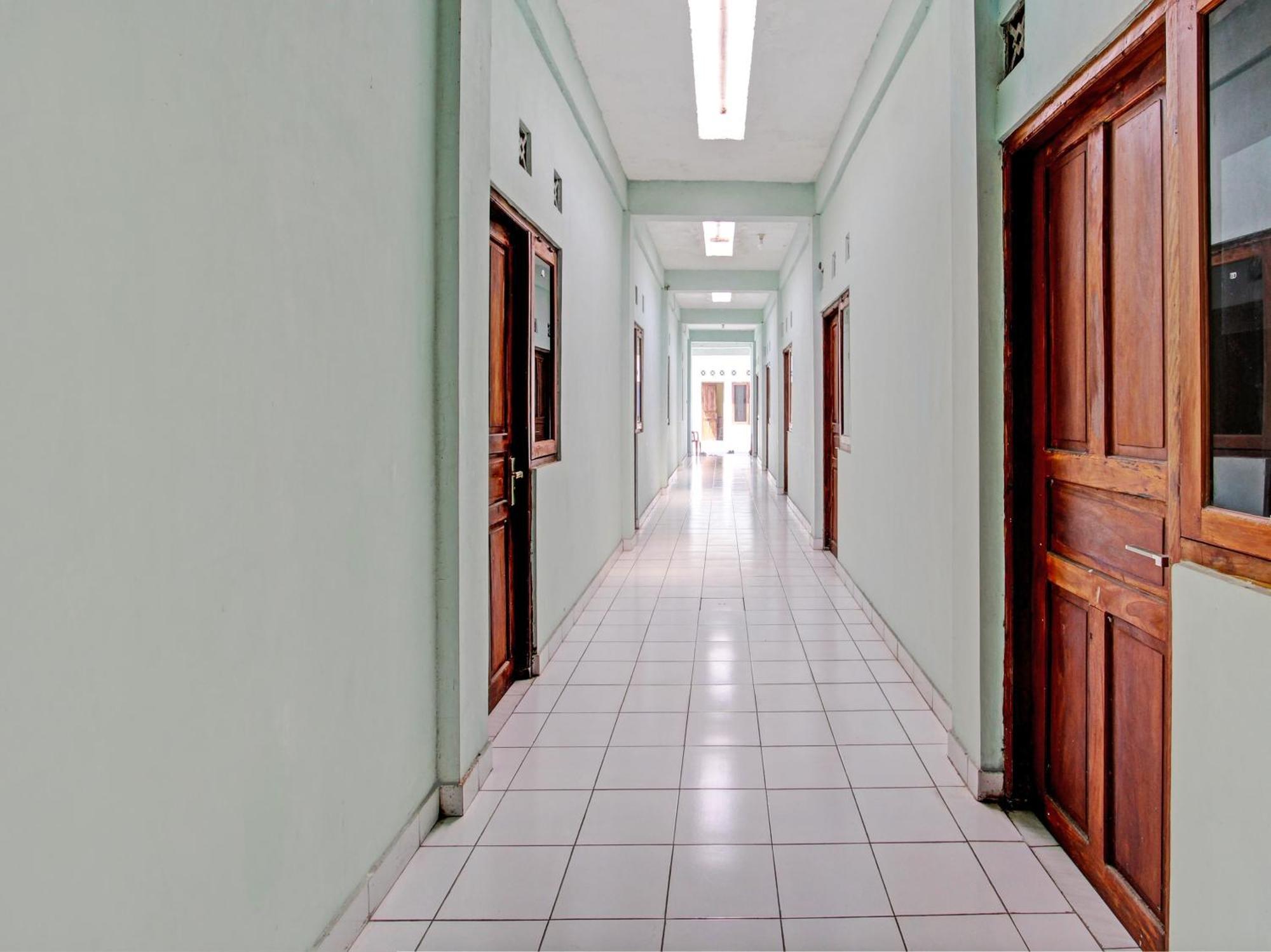 Spot On 93020 Rumah Singgah Ganjuran Bantul Buitenkant foto