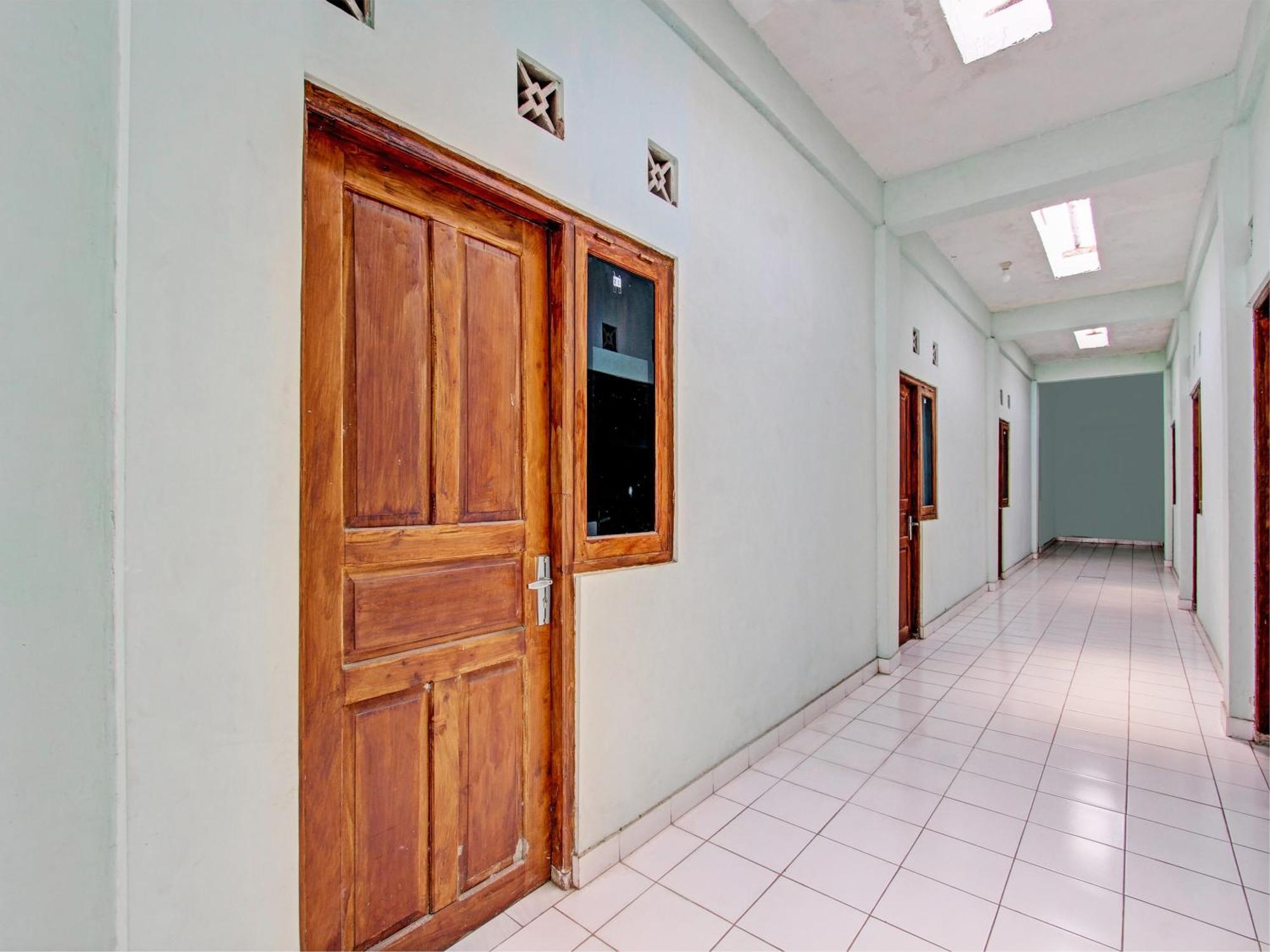 Spot On 93020 Rumah Singgah Ganjuran Bantul Buitenkant foto